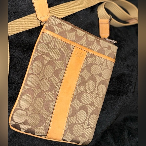 Coach Canvas Courier Crossbody leather crossbody Bag* - Picture 7 of 15